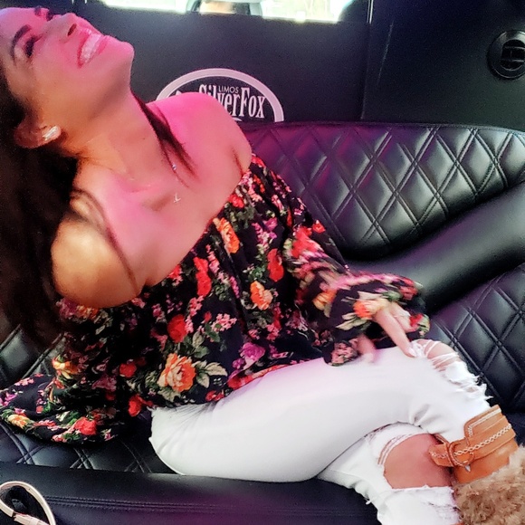 Meet your Posher, Elizabeth-Ashley - Picture 4 of 7